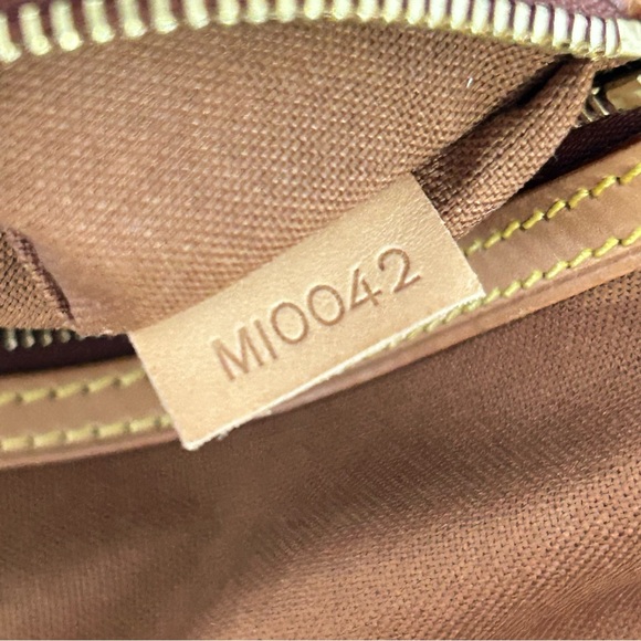 Louis Vuitton Mini Looping - Picture 12 of 14